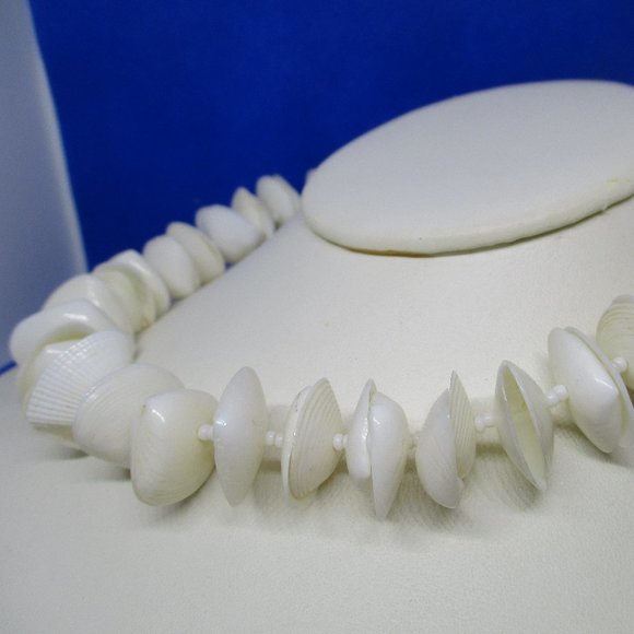 Seashell Necklace Seashell Choker Necklace Genuine Seashell & Glass Seed Beaded - Picture 3 of 8